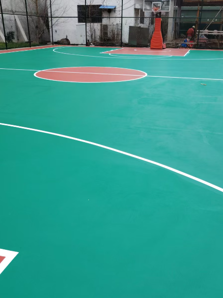 汕尾 球场长期使用易出现地面开裂